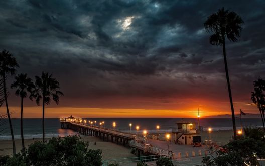 Обои на рабочий стол Пирс Manhattan Beach / Манхэттен-Бич в вечернее время, фотограф Johnny Santiago