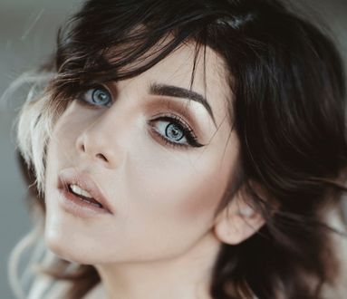 Обои на рабочий стол Девушка с красивыми глазами, фотограф Jovana Rikalo
