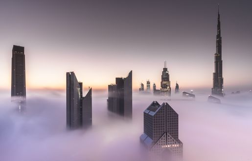 Обои на рабочий стол Высотки города Дубай в облаках, ОАЭ (Dubai, AUE)