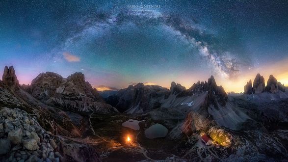 Обои на рабочий стол Северное сияние над горными образованиями, фотограф Fabio Antenore