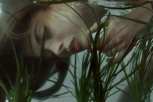 Обои на рабочий стол Девушка под водой, фотограф Marta Bevacqua