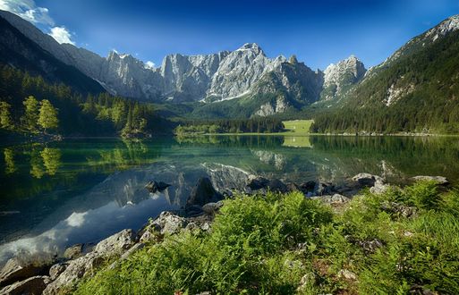Обои на рабочий стол Тишина на голубом озере в горах, фотограф Gitta Sladiс