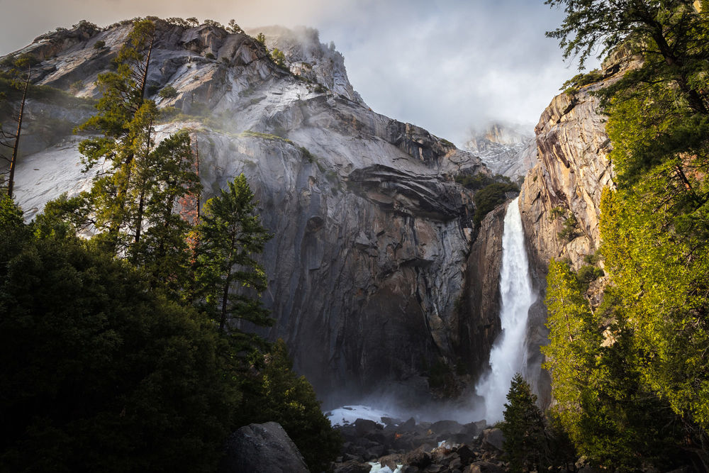 Обои для рабочего стола Зимняя буря на водопадах Yosemite Falls / Нижнего Иосемита, California / Калифорния, фотограф Stephen Moehle