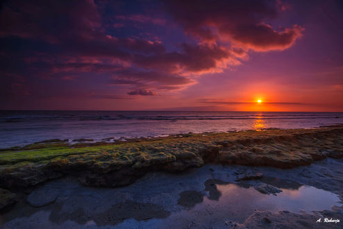 Обои на рабочий стол Закат на Krendengan Beach, Lombok, West Nusa Tenggara, Indonesia / Krendengan Бич, Ломбок, Западные Малые Зондские острова, Индонезия. фотограф Anton Raharja