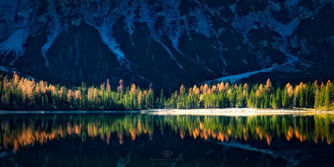 Обои на рабочий стол Озеро Braies, italia / Брайес, Больцано, Италия, фотограф Rossano Ferrari