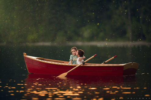 Обои на рабочий стол Дети в лодке, фотограф Lisa Holloway