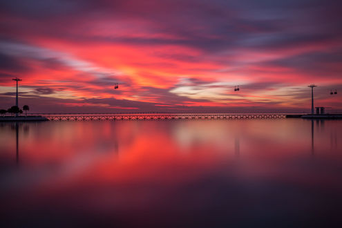 Обои на рабочий стол Мост на фоне розового заката, Lisbon / Лиссабон, фотограф Ricardo Mateus