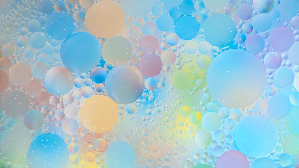 Обои для рабочего стола Хаотичное скопление разноцветных шариков и пузырьков