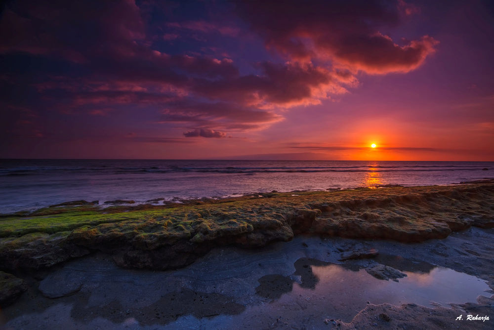 Обои для рабочего стола Закат на Krendengan Beach, Lombok, West Nusa Tenggara, Indonesia / Krendengan Бич, Ломбок, Западные Малые Зондские острова, Индонезия. фотограф Anton Raharja