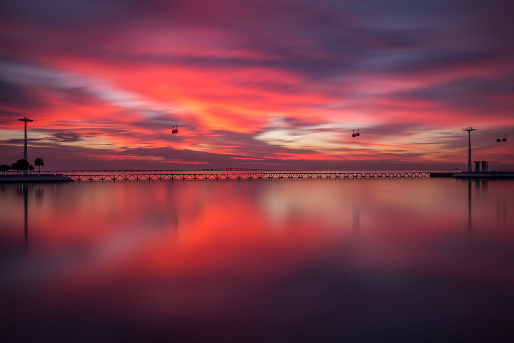 Обои для рабочего стола Мост на фоне розового заката, Lisbon / Лиссабон, фотограф Ricardo Mateus