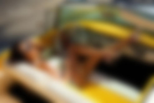 Обои на рабочий стол Модель Наталия Сивец сидит в авто, фотограф Tomasz Zienkiewicz (INDIGO / nails lab)