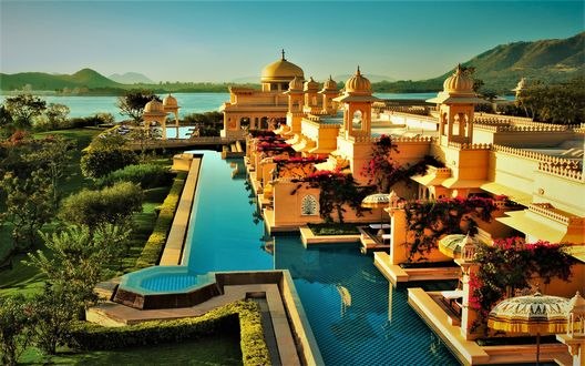 Обои на рабочий стол Бассейн отеля Oberoi Udaivilas (Удайпур, Индия / Udaipur, India)