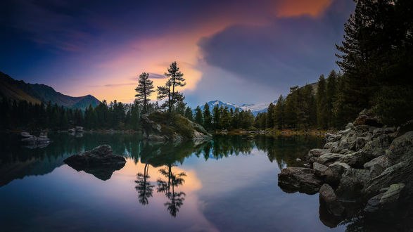 Обои на рабочий стол Озеро в швейцарских Альпах, Pontresina, Граубюнден, Switzerland / Швейцария, фотограф Roland Albanese