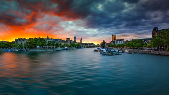 Обои на рабочий стол Цюрих-город в Switzerland / Швейцарии на закате, фотограф Roland Albanese
