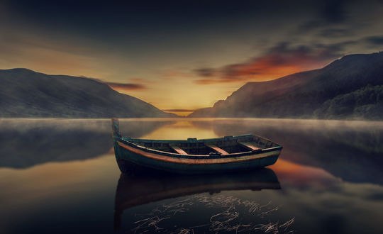Обои на рабочий стол Дрейфующая лодка на воде, фотограф hmetosche