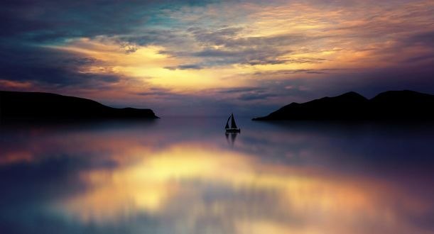 Обои на рабочий стол Парусник на воде, фотограф Anna Ovatta