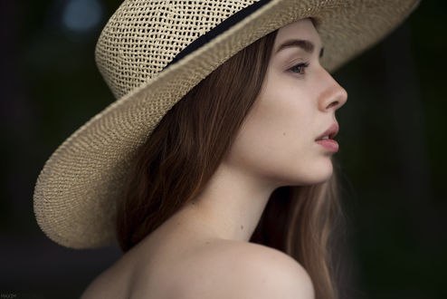 Обои на рабочий стол Модель Соня в шляпе, фотограф Maxim Guselnikov