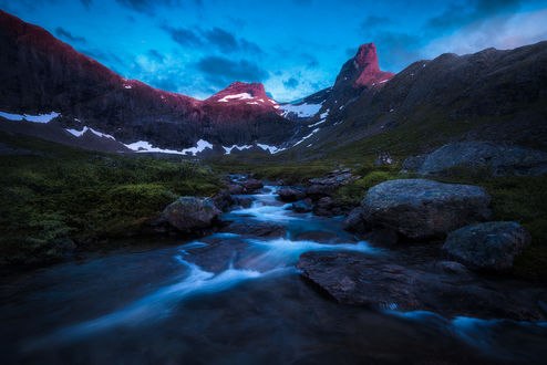 Обои на рабочий стол Закат на Vengedalen, Romsdalen, Norway / Vengedalen, Ромсдален, Норвегия, фотограф Ole Henrik Skjelstad
