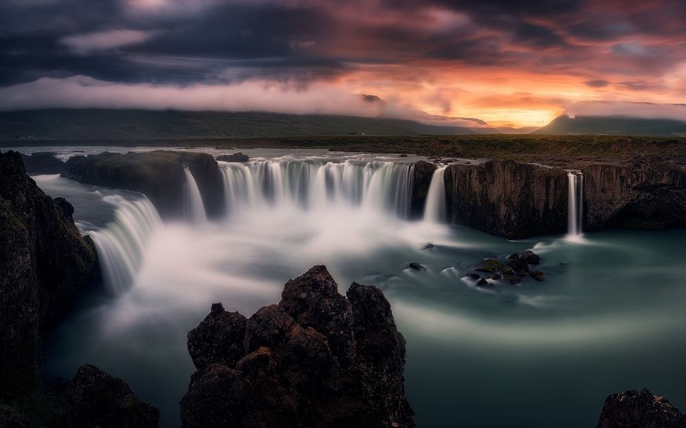 Обои для рабочего стола Большой водопад Godafoss / Годафосс в Iceland / Исландии, фотограф Stefan Mitterwallner