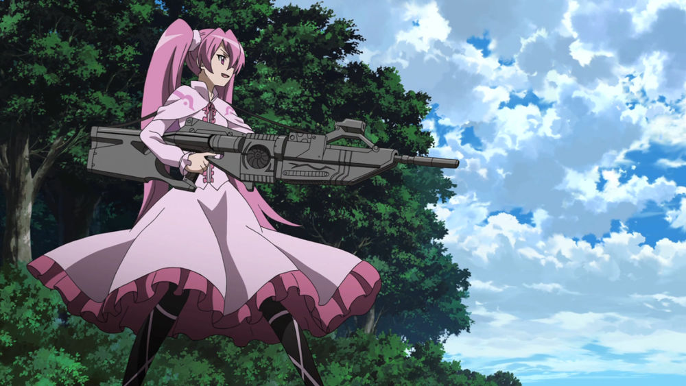 Обои для рабочего стола Майн / Mine персонаж аниме Убийца Акамэ! / Akame ga Kill! стоит с оружием возле леса на фоне неба