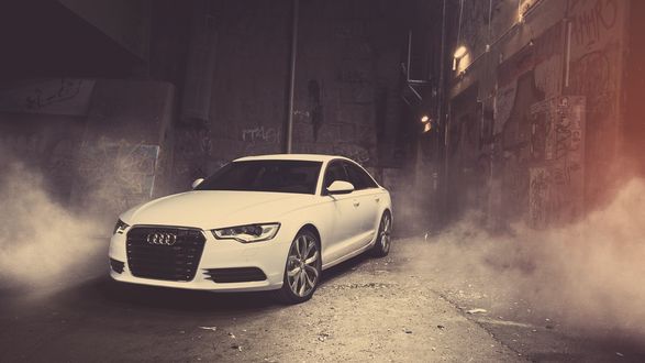 Обои на рабочий стол Белая audi tt в заброшенном здании