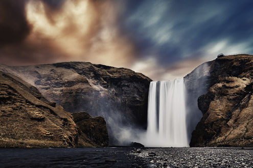Обои на рабочий стол Водопад Skogafoss / Скоугафосс на реке Скоугау, фотограф Etienne Ruff