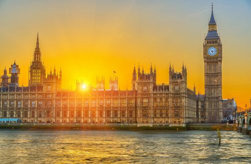 Обои на рабочий стол Закат над зданием парламента и Биг-беном в Лондоне