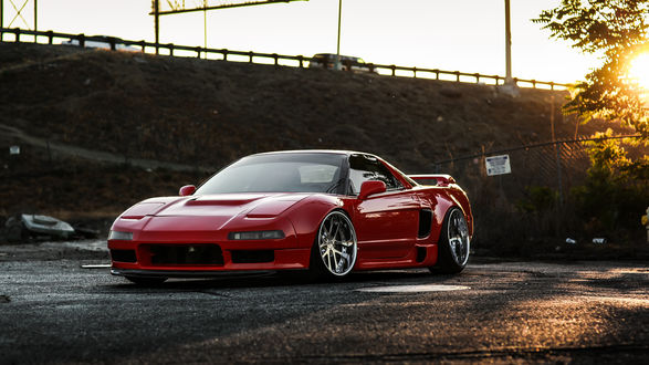 Обои на рабочий стол Красная Honda NSX стоит на дороге