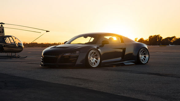 Обои на рабочий стол Audi R8 стоит в аэропорту