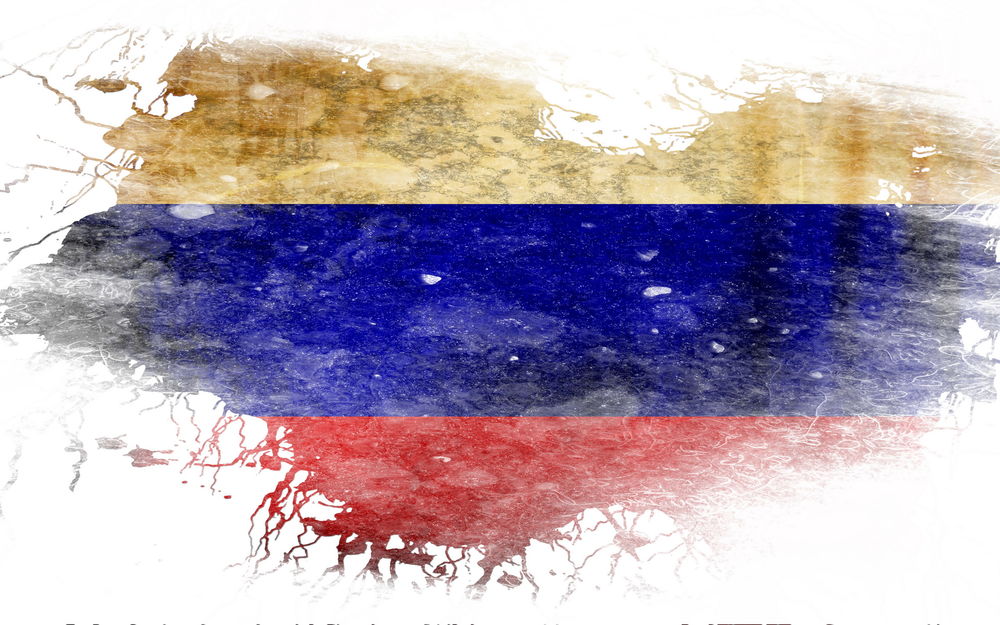 Обои для рабочего стола Трехцветный российский флаг, размазанный на белом фоне