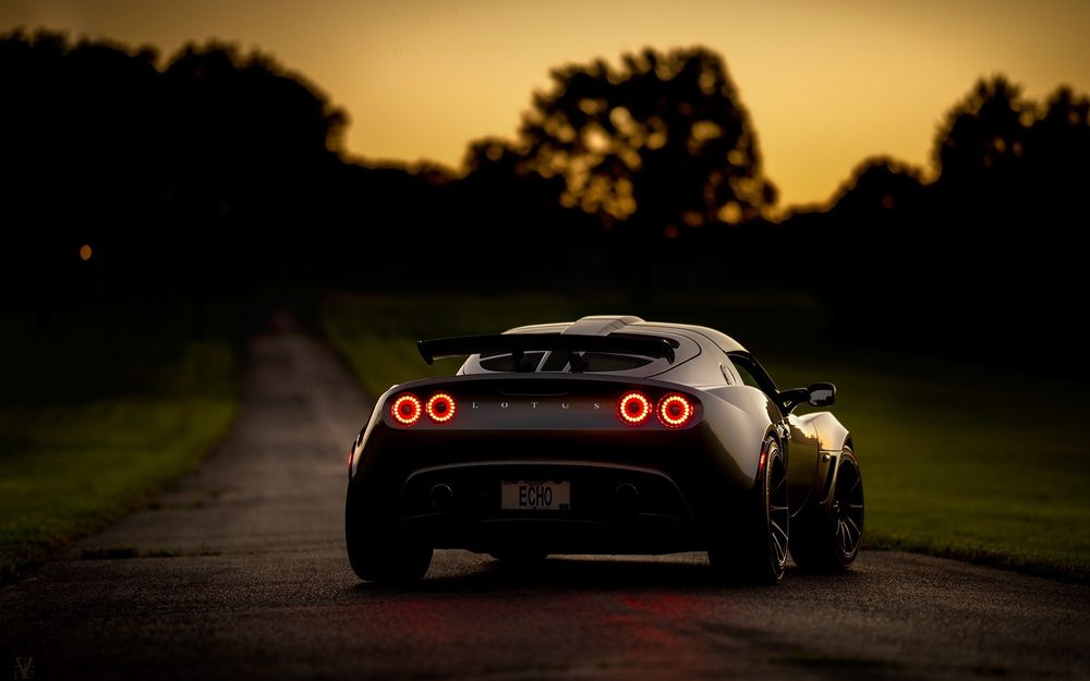 Обои для рабочего стола Lotus exige на дороге