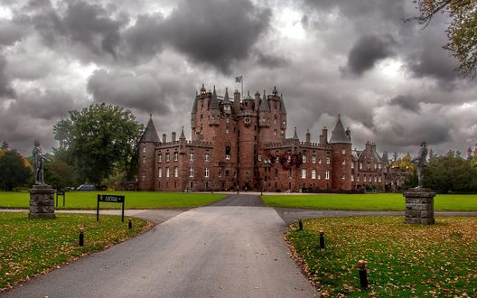 Обои на рабочий стол Дорога к Glamis Castle / замку Глэмис, Scotland / Шотландия