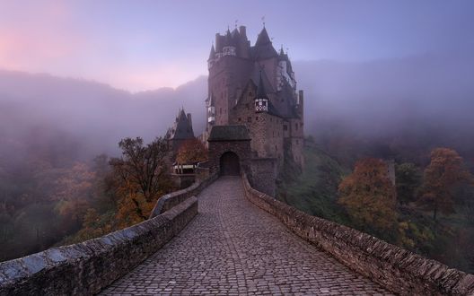 Обои на рабочий стол Дорога к castle Eltz / замку Эльц, Germany / Германия, фотограф Jeanny Mueller