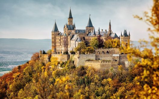 Обои на рабочий стол Hohenzollern castle / замок Гогенцоллерн осенью, Germany / Германия