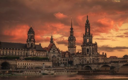 Обои на рабочий стол Набережная города Dresden / Дрезден, Germany / Германия