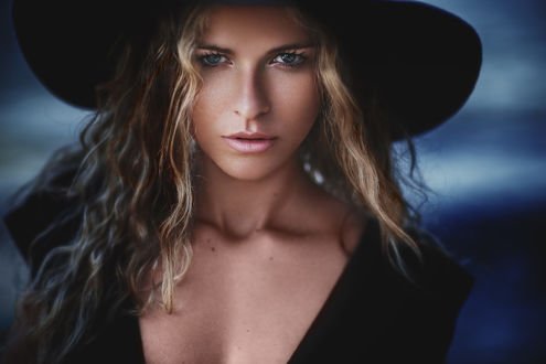 Обои на рабочий стол Девушка в шляпе, фотограф Joan LJ
