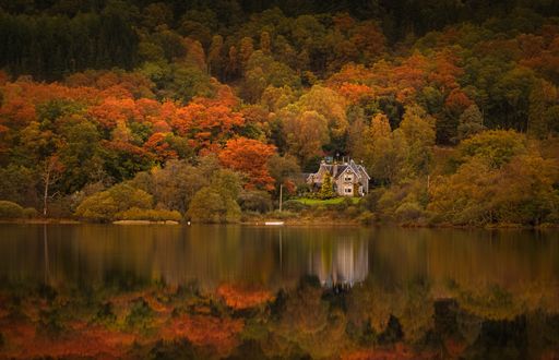 Обои на рабочий стол Дом Старого Манса на Loch Achray, Trossachs, Scotland / Лох-Ачрей, Троссач, Шотландия, фотограф Adam West