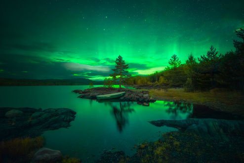 Обои на рабочий стол Северное сияние над озером Ringerike, Norway / Ringerike, Норвегия, фотограф Ole Henrik Skjelstad