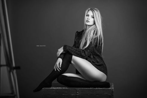 Обои на рабочий стол Модель Кара, фотограф Miki Macovei