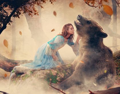 Обои на рабочий стол Девушка и медведь, фотограф Ionut Caras