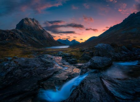 Обои на рабочий стол Romsdalen, Norway / Ромсдален, Норвегия на восходе, фотограф Ole Henrik Skjelstad