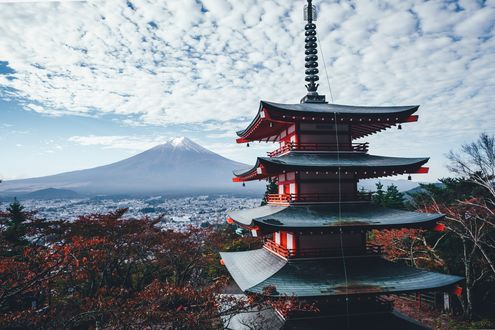 Обои на рабочий стол Пагода буддийского храма Senso-ji / Сэнсо-дзи с видом на гору Fuji / Фудзияма, Japan / Япония