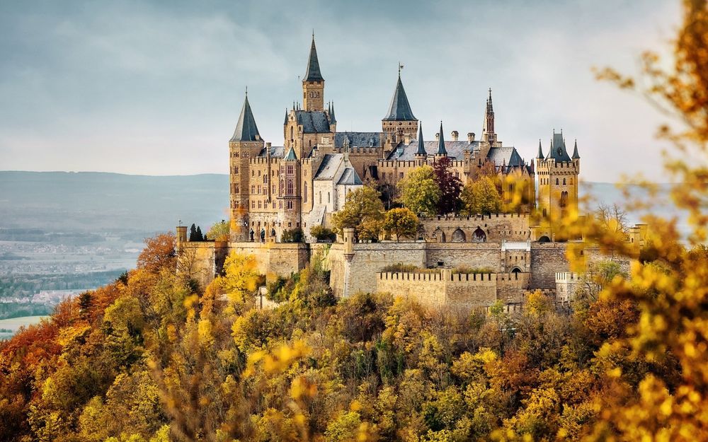 Обои для рабочего стола Hohenzollern castle / замок Гогенцоллерн осенью, Germany / Германия