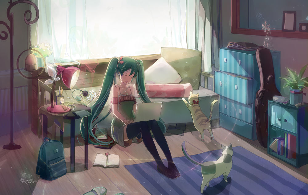 Обои для рабочего стола Vocaloid Hatsune Miku / Вокалоид Хатсуне Мику сидит в своей комнате на полу с ноутбуком, рядом играются два котенка, by Shadowsinking