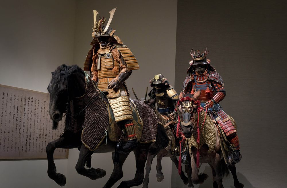 Обои для рабочего стола Экспонаты в музее, три самурая эпохи Эдо на лошадях в доспехах, Japan / Япония