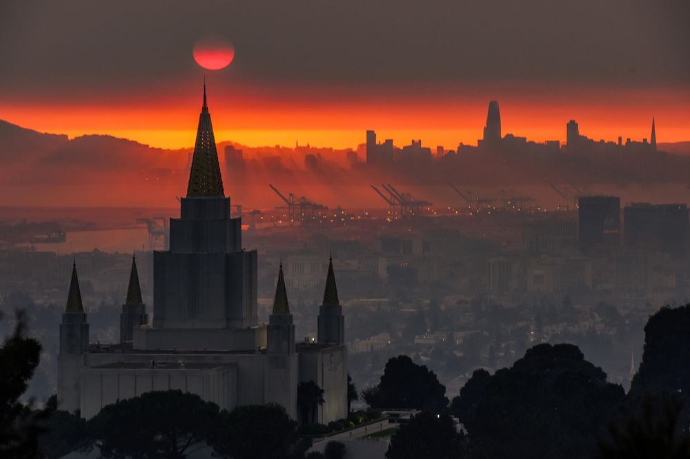 Обои для рабочего стола California / Калифорния на фоне неба на закате