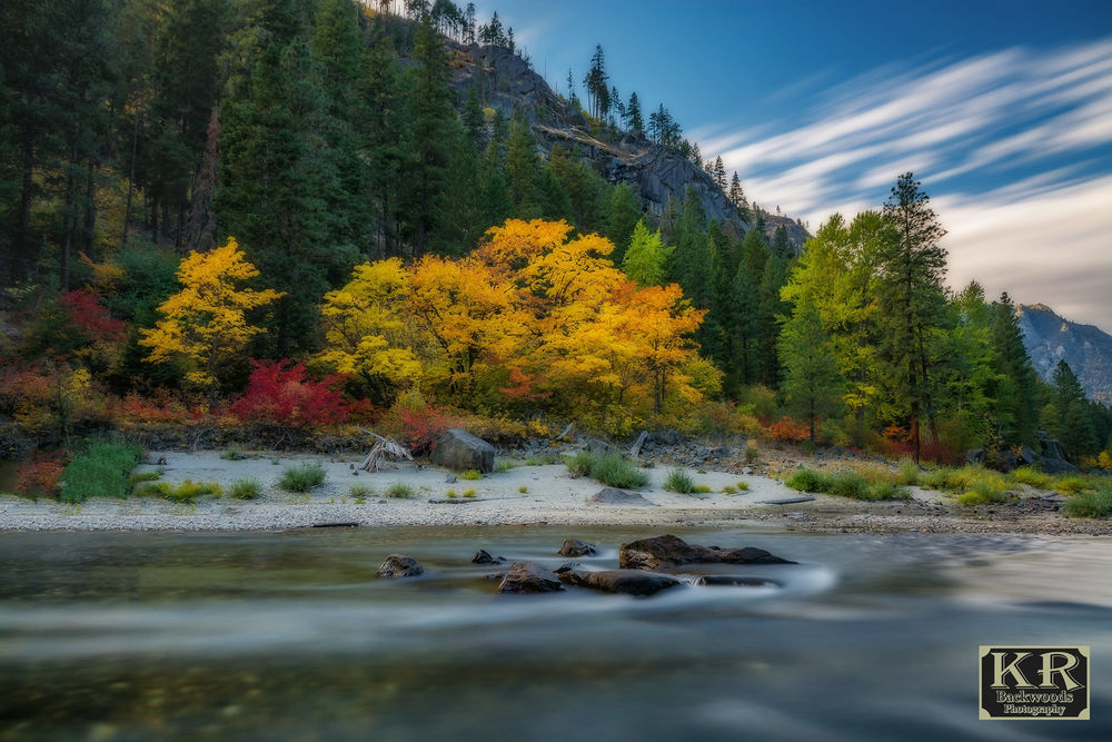 Обои для рабочего стола Осень на реке Wenatchee / Веначи, фотограф Kevin Russell