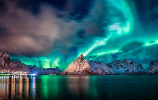Обои на рабочий стол Северное сияние над Лофотенскими островами, Норвегия / Lofoten Islands, Norway, фотограф Hans-Peter Deutsch