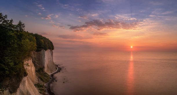 Обои на рабочий стол Белые скалы Sassnitz / Сасниц и восход солнца над Балтикой, фотограф Claudio De Sat