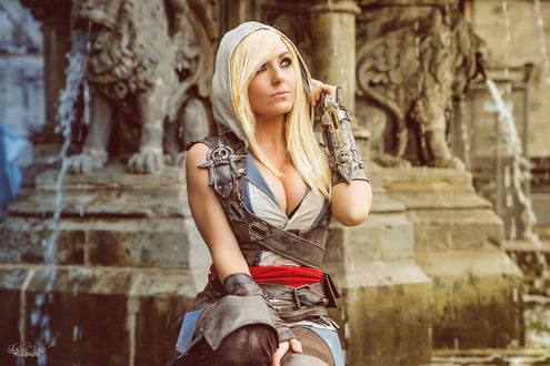 Обои на рабочий стол Американская косплей-модель Jessica Nigri / Джессика Нигри косплеит главного героя Edward Kenway / Эдвард Кенуэй из игры Assassins Creed IV: Black Flag / Кредо ассасина 4: Черный флаг, Shashin Kaihi Photography